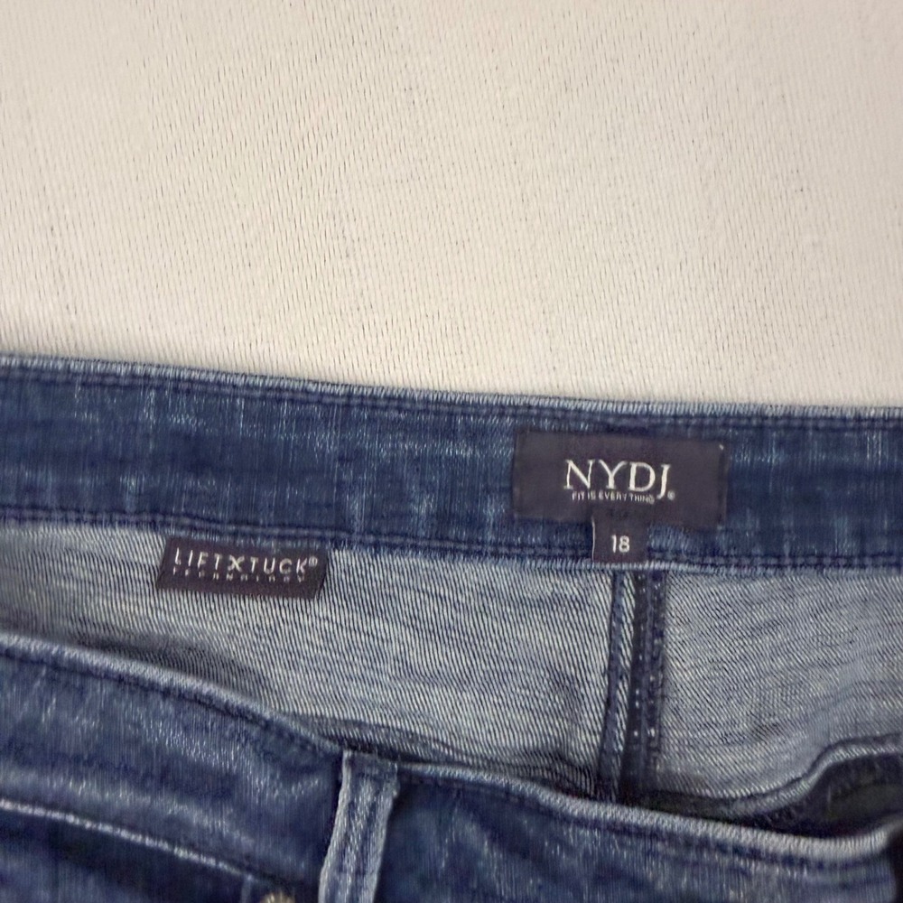 Classic Dark Blue Women's Jeans - Comfortable Everyday Fit - Picture 3 of 8